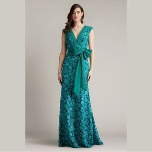 TADASHI SHOJI - ESHA EMBROIDERED WAIST BOW GOWN